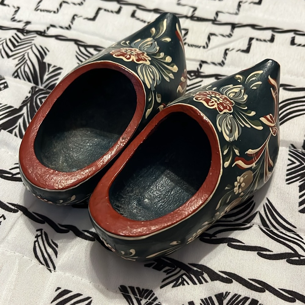 Cute Decorative Painted Wooden Shoes - Picture 4 of 9